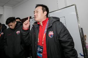 丁勇被终身禁足！记者：他因受贿等罪被判11年，曾全年引援19人