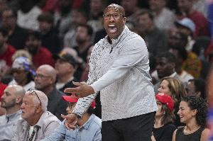面包：骑士目标拿下一个客场会灵活变阵 我们要保证进攻效率更高