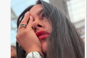 不开心！巴拉圭完败，“巴拉圭乳神”晒捂眼自拍照：