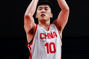 王俊杰仍然是大前锋位置的高效球员 有机会就进攻 对抗能力强