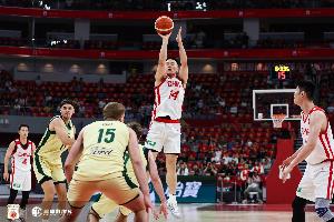 中规中矩！李弘权三分2投1中&罚球4中3 得到6分3板