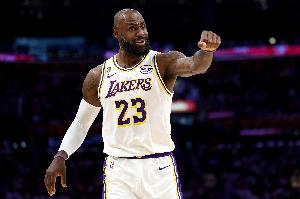JR·史密斯：我和詹姆斯去训练 当天他独自加练三次都不告诉我