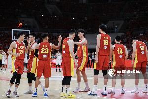 体坛周报：中国男篮再度遭遇大溃败 末轮一战定生死