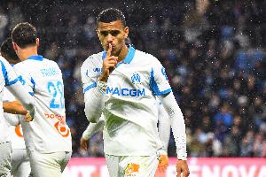 记者：费内巴切和马赛已经就签下格林伍德达成全面协议
